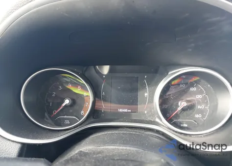 2018 Jeep Compass Latitude 4X4 из США, поврежденный, VIN 3C4NJDBB6JT391118